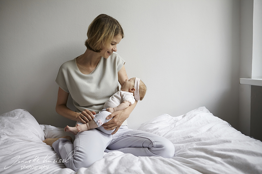 Tipps für schöne Babybilder,
Babyfotografin Berlin, Fotoshooting Mutter mit Baby