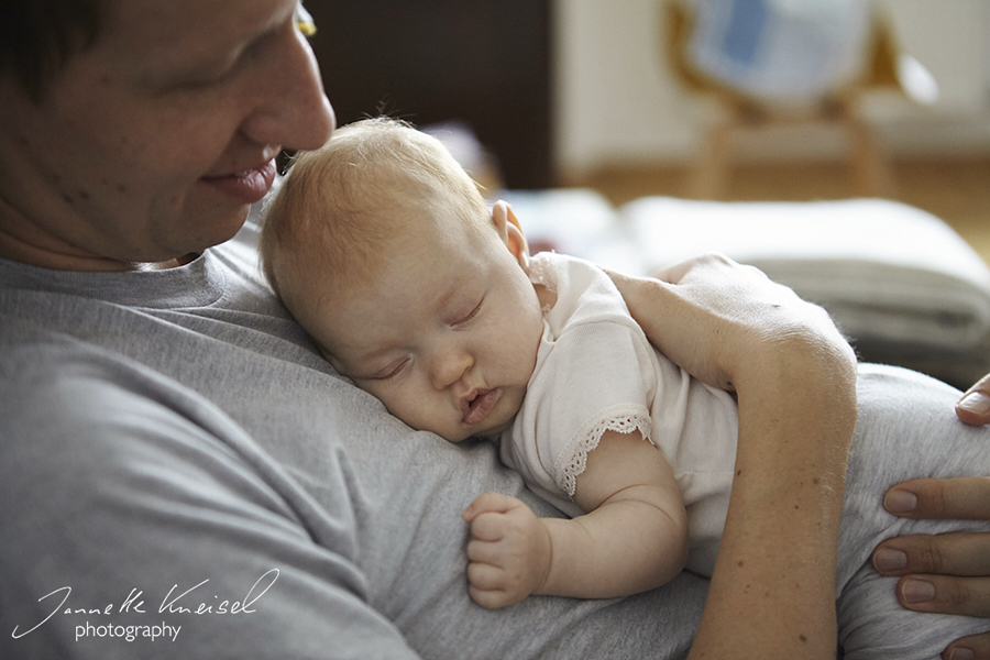 Tipps für schöne Babybilder Berlin,
Babyfotografin Berlin, Foto Vater Baby, Babybilder schlafen