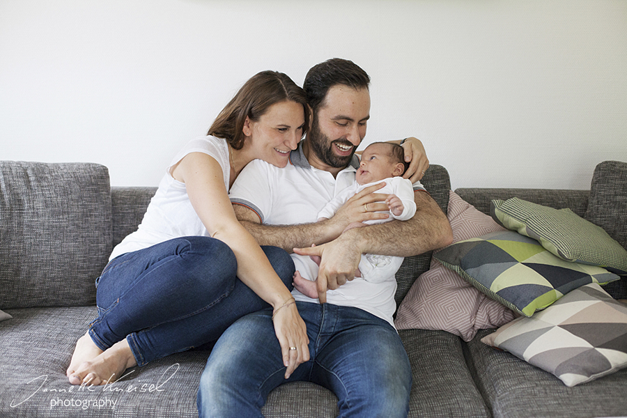 Familienfotos zu Hause, Familienfotos mit Baby, Familienfotos Berlin
