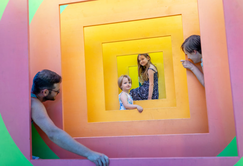 Familienfotos zu viert im Treptower Park