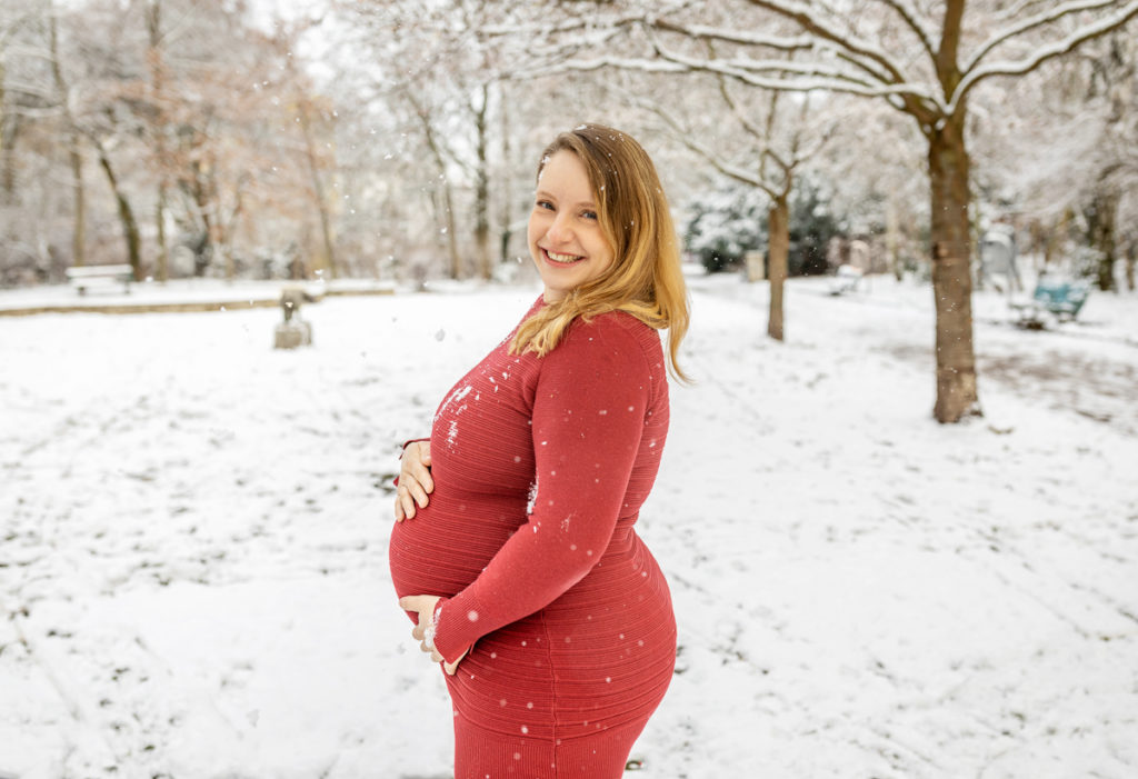 Babybauchshooting zu Hause oder im Freien, Babybauch Bilder Winter, Babybauch Shooting Natur