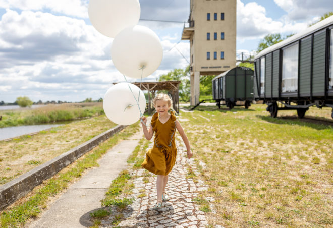 Kinderfoto Berlin Luftballon Foto