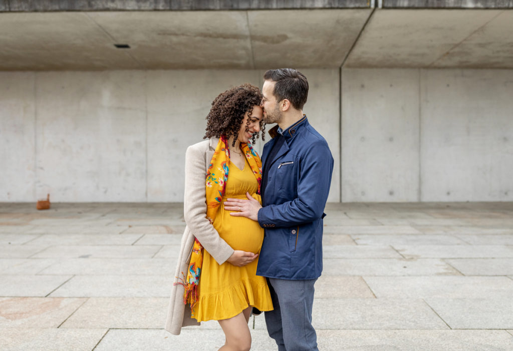 Babybauchshooting zu Hause oder im Freien, Schwanger Fotos