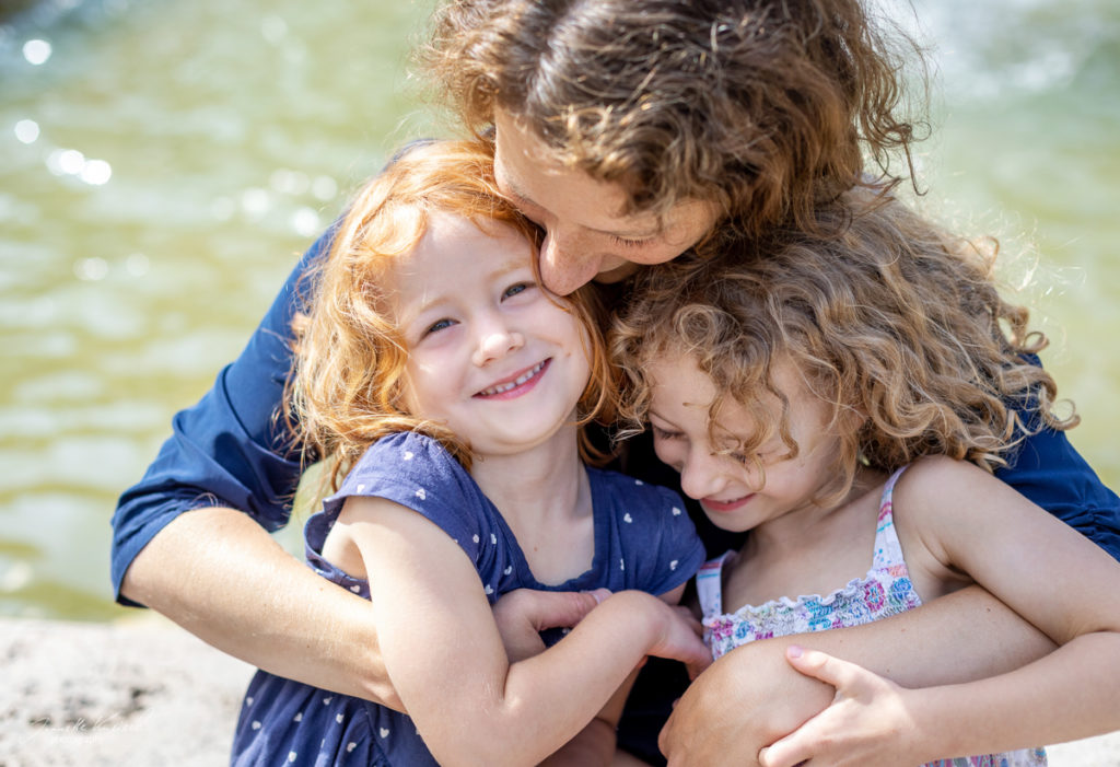 Familienshooting zu Hause & Familienfotografie draußen in der Natur