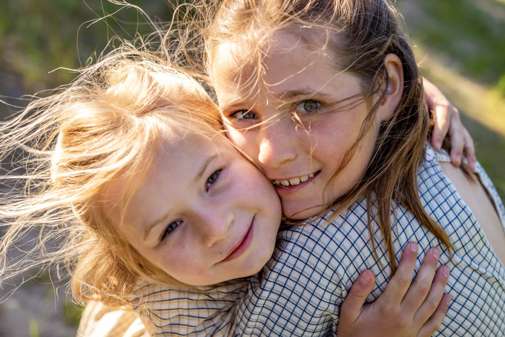 schöne Familienbilder bei Sonnenuntergang, kinderfotografie
