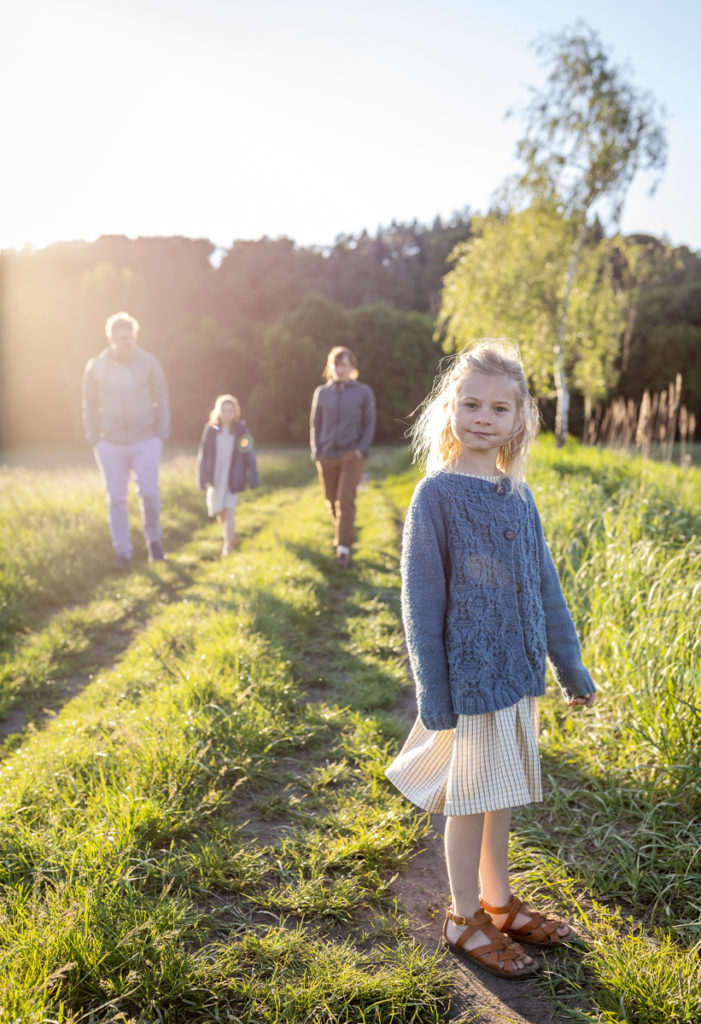 Familienfotografin Berlin, Familienfotografie Berlin, schöne Familienbilder bei Sonnenuntergang