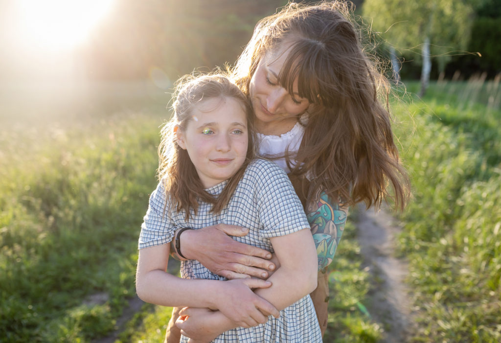 schöne Familienbilder bei Sonnenuntergang