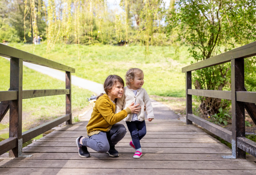 Familienfotos und Babybauch Shooting im Thielpark