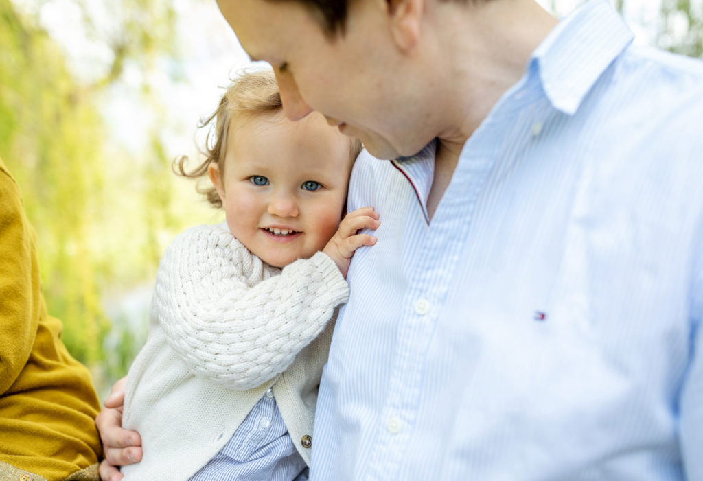 Familienfotos und Babybauch Shooting im Thielpark