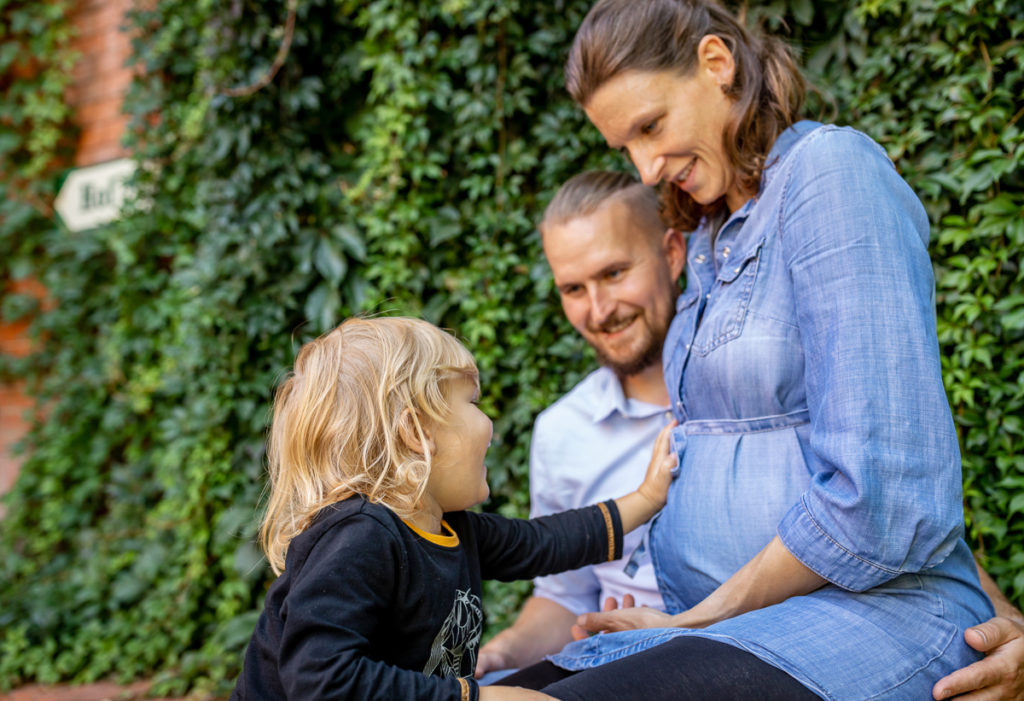 Babybauchshooting mit Kind