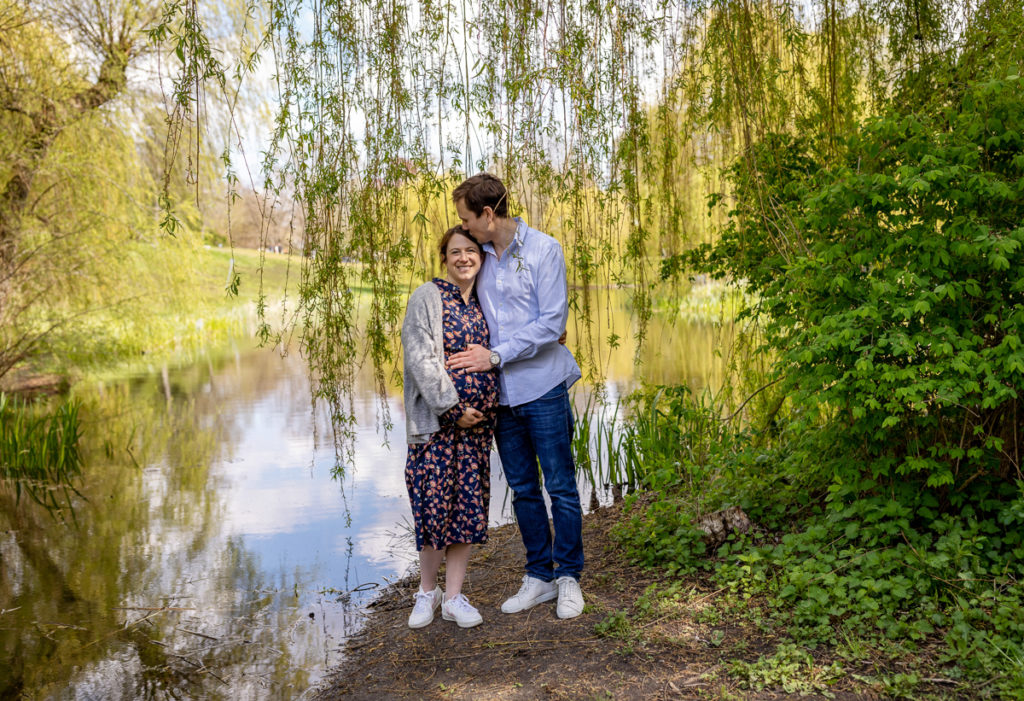 Babybauchshooting zu Hause oder im Freien, Schwanger Fotoshooting, babybauchfotos partner