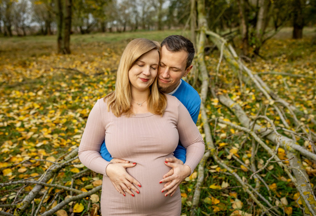 Babybauch Shooting Outdoor im Herbst