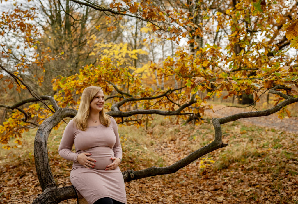 Babybauch Shooting Outdoor im Herbst