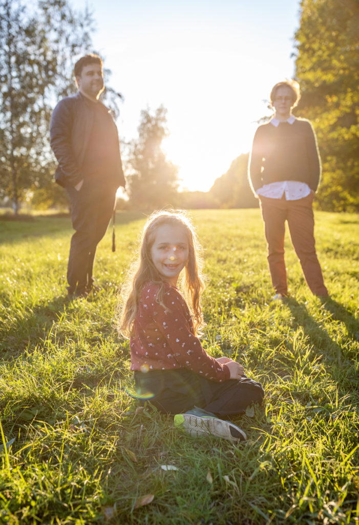 Familienfotos draußen im Herbst in Berlin