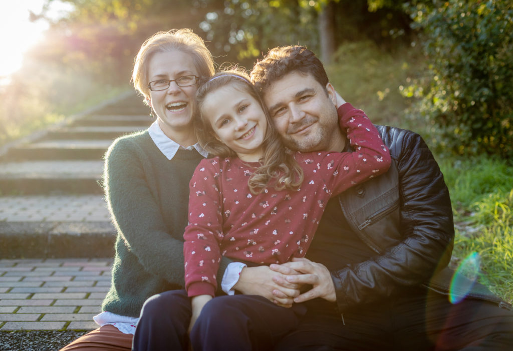 Familienfotos draußen im Herbst in Berlin