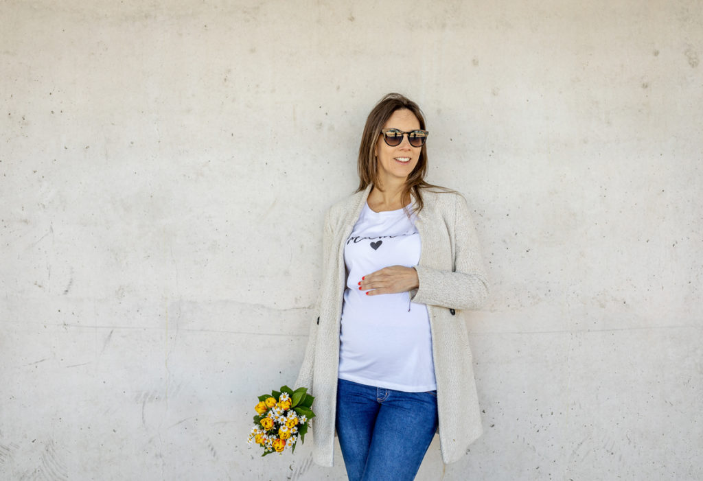 Babybauch Shooting im Frühling