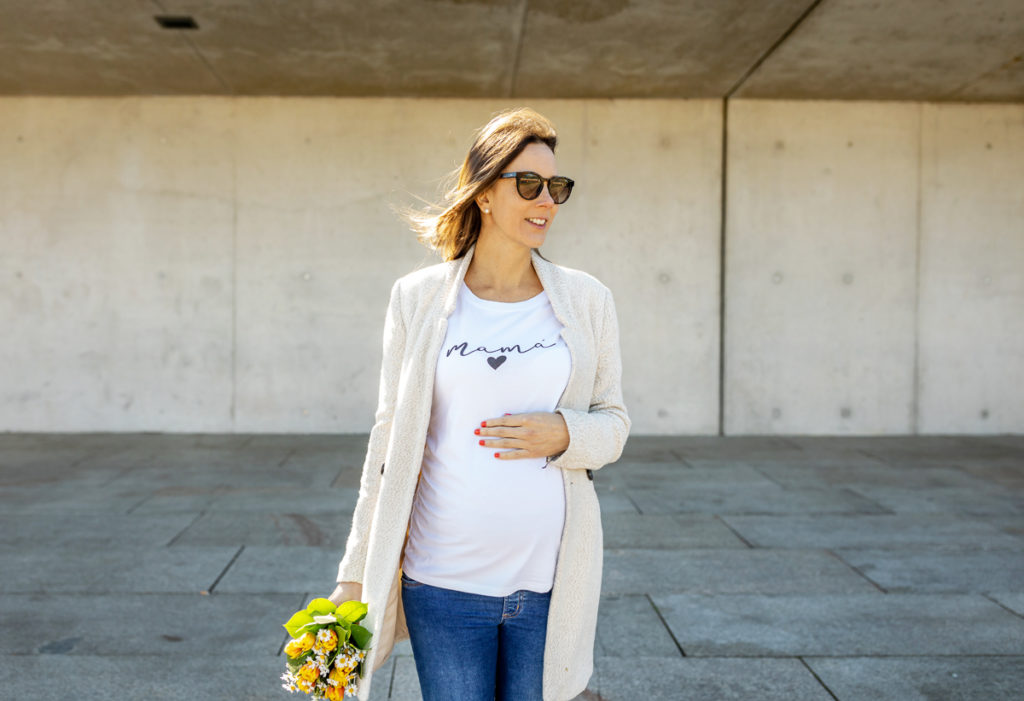 Babybauch Shooting im Frühling