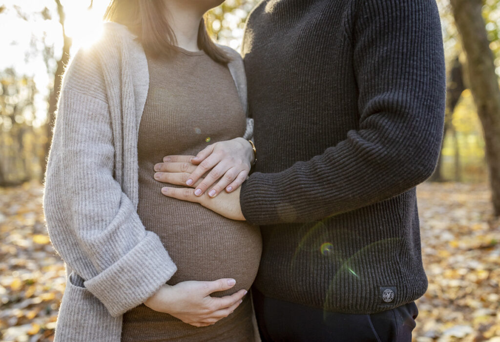 Babybauch Shooting Ideen mit Partner