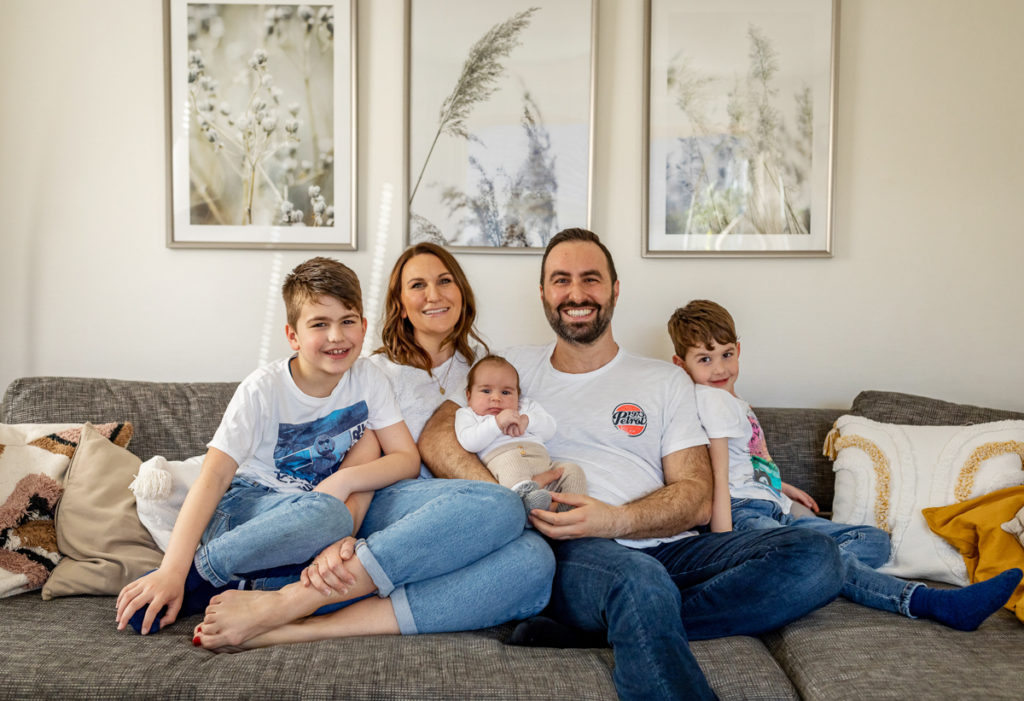 Familienshooting zu Hause, Familienfotografie draußen in der Natur