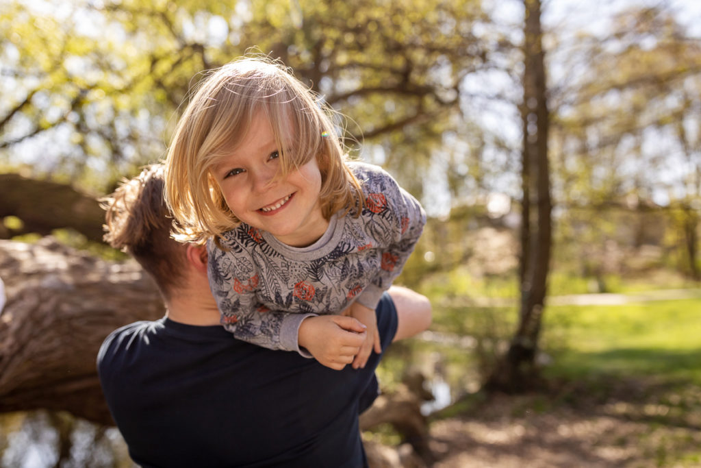 Kinder zum Lachen bringe, Familienshooting Berlin, Familienfotografin